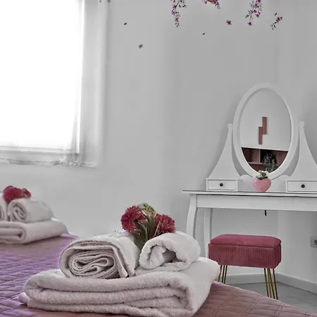 Laudani Homes 아파트