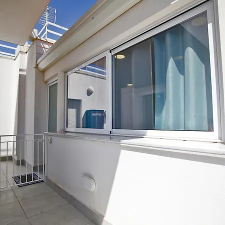 Laudani Homes 아파트