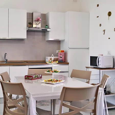 Laudani Homes 아파트