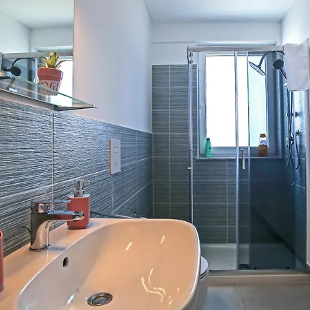 Laudani Homes 아파트